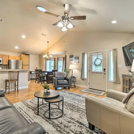Cozy Canyon Lake Abode Less Than 1 Mi To Boat Ramp!